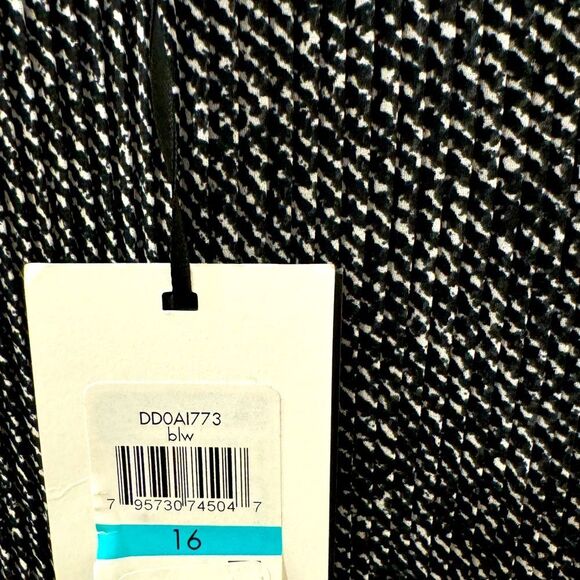 Elegant Black Gradient Skirt - Picture 6 of 6